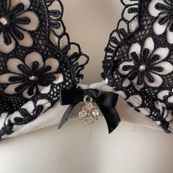 Victoria’s Secret 💋 Body by Victoria push-up Bra • 34D • like new! 💕•36 | 1572 - Picture 2 of 12